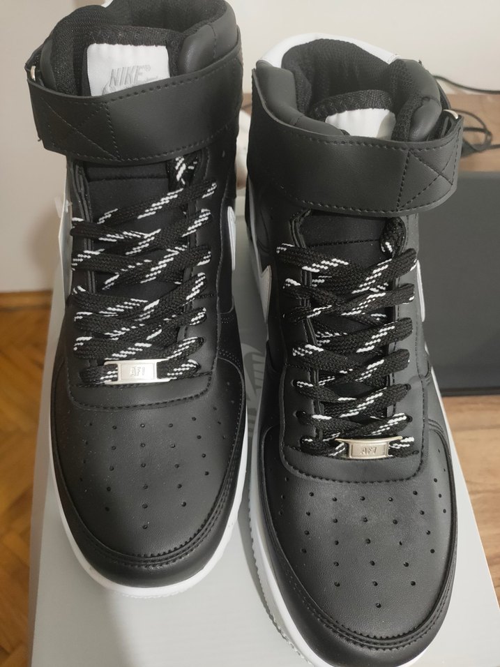 Siyah Beyaz Nike Spor Bot - Görsel 3