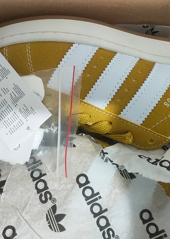 Sarı adidas unisex spor ayakkabı - Görsel 2