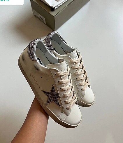 GOLDEN GOOSE