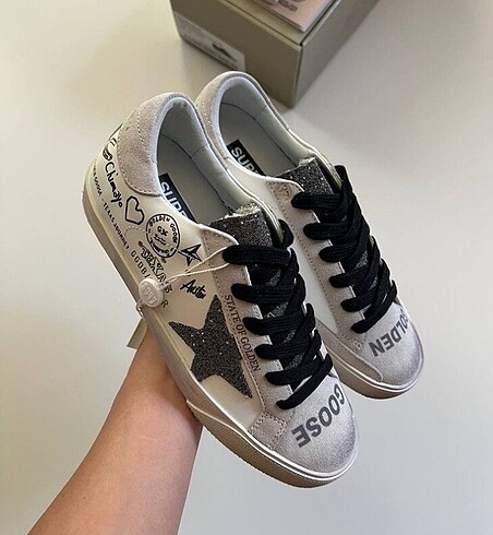 GOLDEN GOOSE
