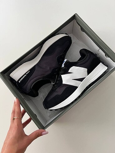 New Balance NEW BALANCE 327 BLACK