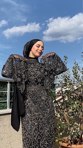 Kasnak taş işlemeli kolları bol