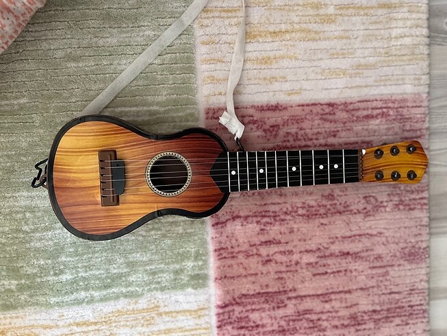 Oyuncak gitar