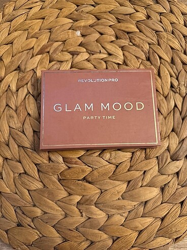 Revolution pro glam mood far paleti