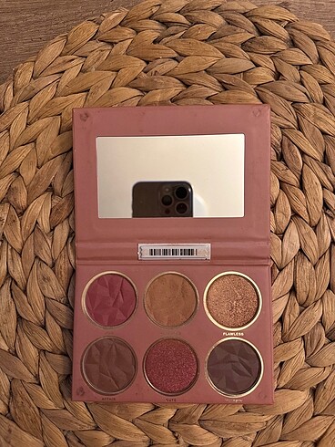 Revolution Revolution pro glam mood far paleti