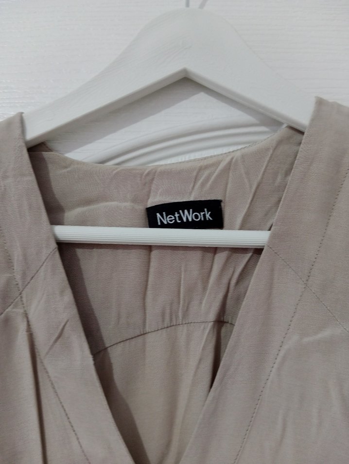 Bej V Yaka Keten Elbise - Görsel 2