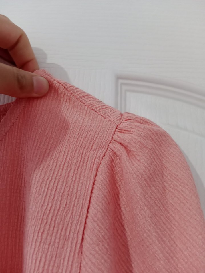 Pembe Kısa Kollu Pliseli Kadın Bluz - Görsel 2