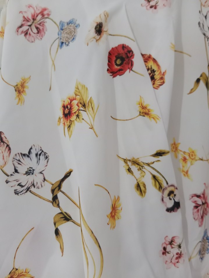 Çiçek Desenli V Yakalı Kolsuz Bluz - Görsel 2