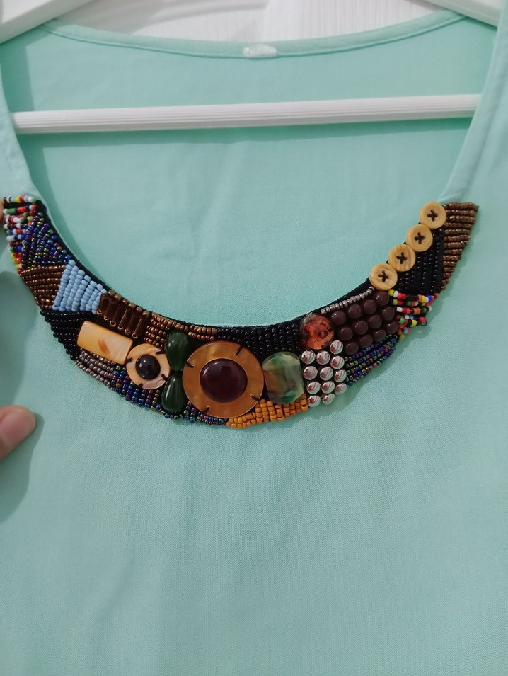 İnci Detaylı Turkuaz Kolsuz Bluz - Görsel 2