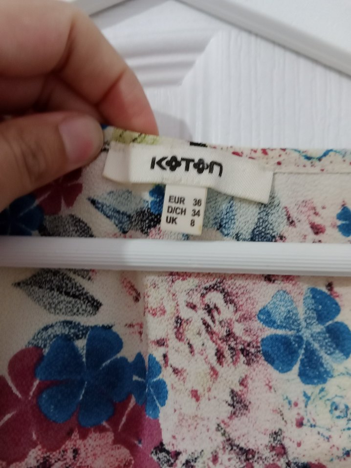 Çiçek Desenli V Yaka Kolsuz Bohem Bluz - Görsel 3