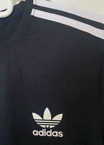 m Beden siyah Renk Adidas Siyah Baskılı Kısa Kollu Erkek Tişört