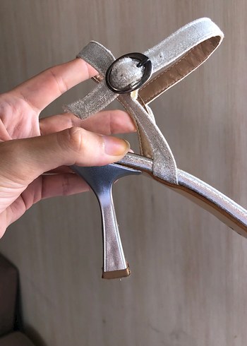 38 Beden Gümüş taşlı İnce Topuklu Kadın Ayakkabı