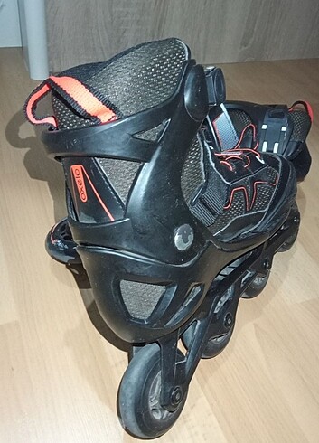 Decathlon Oxelo Siyah ve Turuncu desenli paten