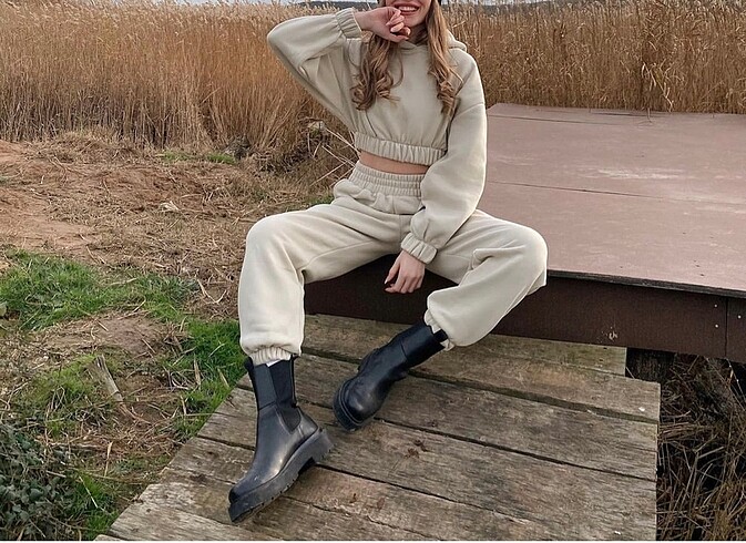 Crop Bej Sweatshirt