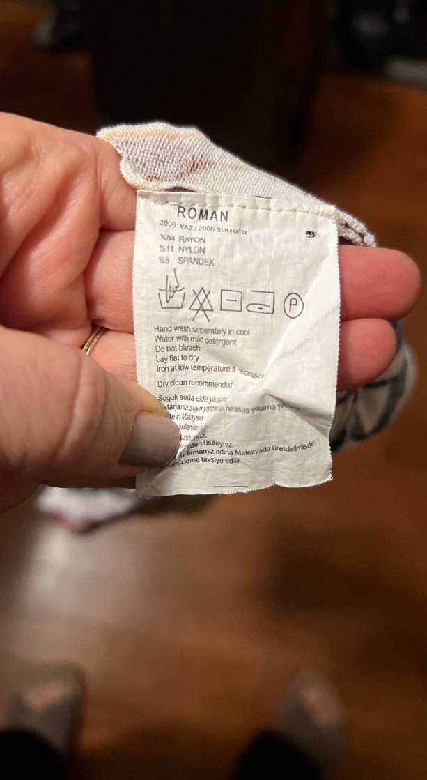 Boncuk Detaylı Çiçekli V Yakalı kısa triko üst - Görsel 3