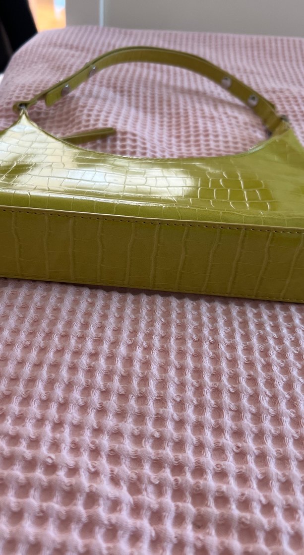 Yeşil Parlak Deri Yılan Desenli Kadın Çanta - Görsel 2