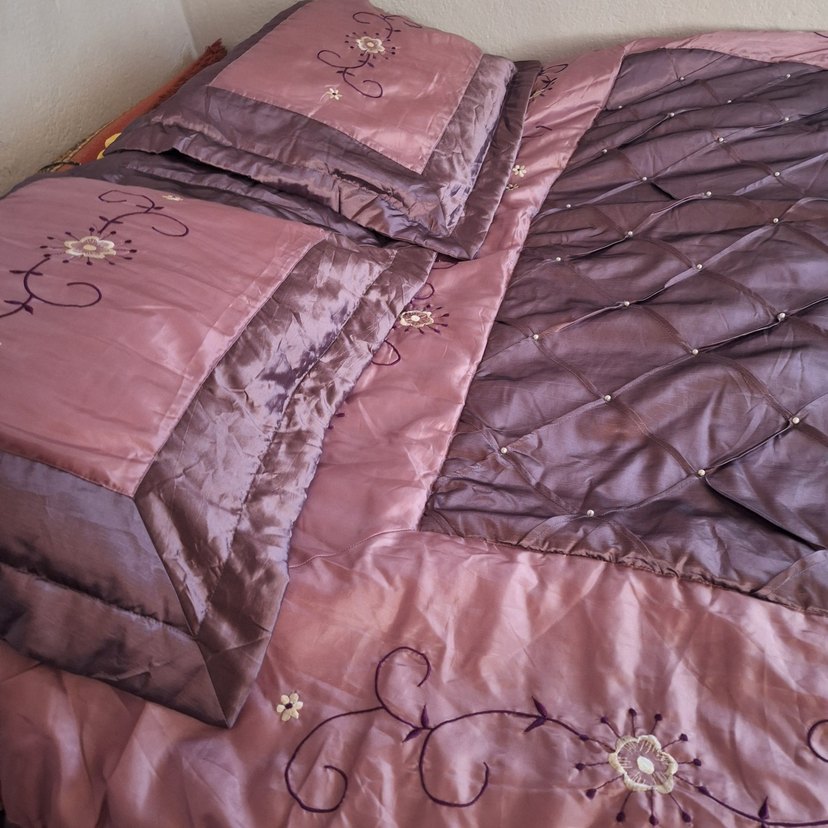 İşlemeli Parlak Mor Yatak Örtüsü - Görsel 5