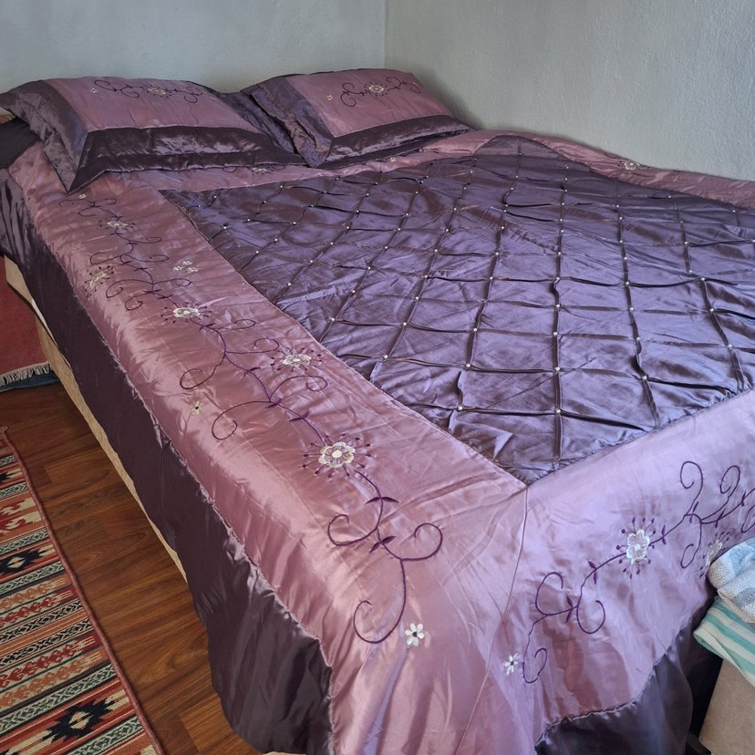 İşlemeli Parlak Mor Yatak Örtüsü - Görsel 4