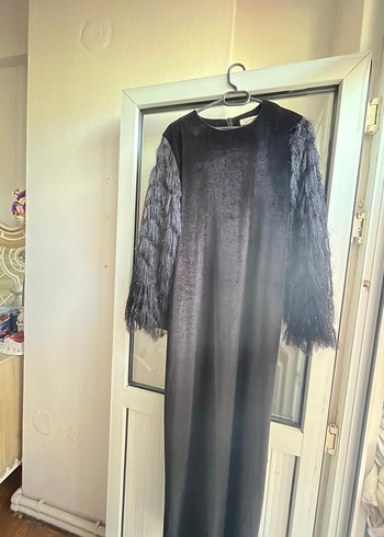 Uzun Siyah Gotik Kürklü Elbise - Görsel 5