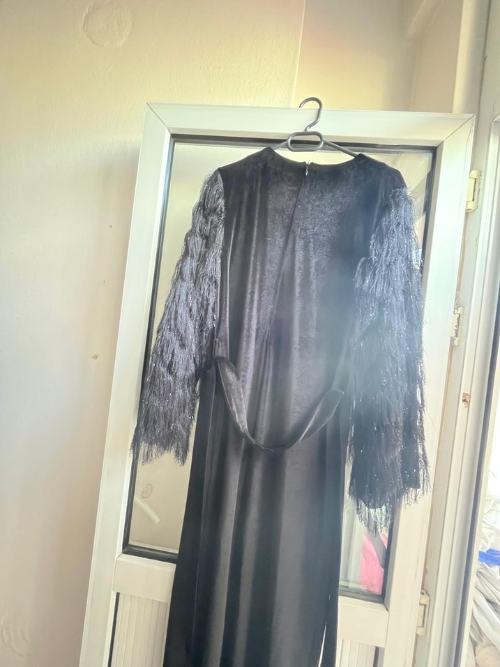 Uzun Siyah Gotik Kürklü Elbise - Görsel 3