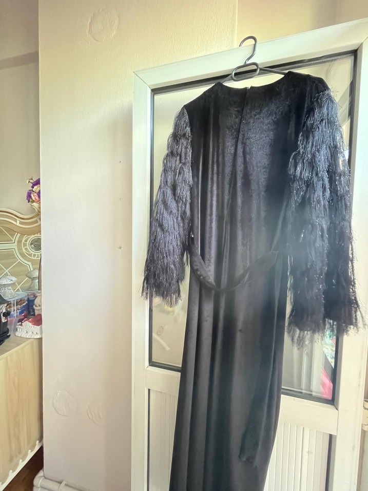 Uzun Siyah Gotik Kürklü Elbise - Görsel 2