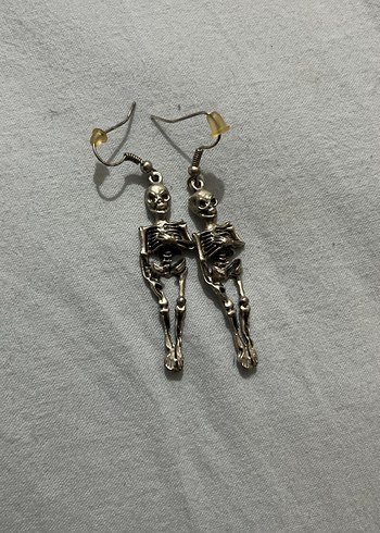 Diğer Gri Kafatası Figürlü Gotik Küpeler