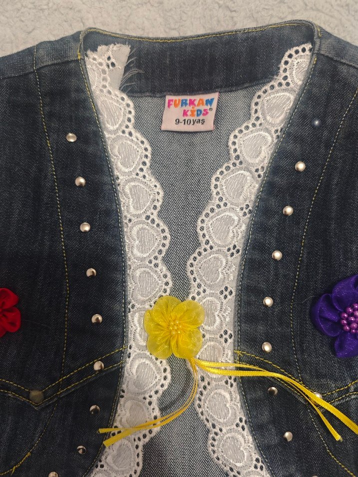 Çiçek İşlemeli Dantelli Kız Kot Yelek - Görsel 2