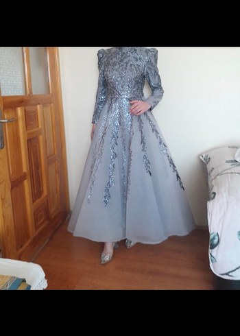 Uzun Kollu İşlemeli Gri Uzun Abiye Elbise - Görsel 2