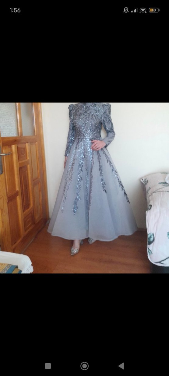 Uzun Kollu İşlemeli Gri Uzun Abiye Elbise - Görsel 2