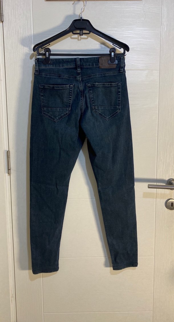 Koyu Mavi Dar Kesim Denim Jean — görsel 3/6