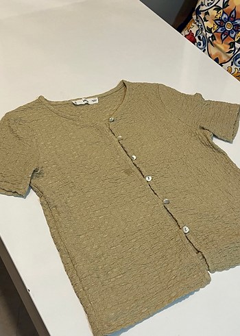 m Beden ten rengi Renk Bej Kısa Kollu Düğmeli Keten Tişört