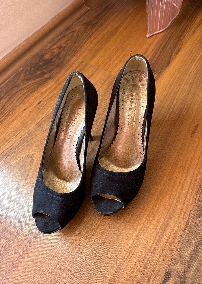 Siyah topuklu ayakkabı - Görsel 2