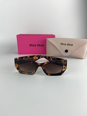Miu Miu Güneş Gözlüğü