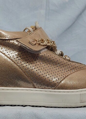 BAMBİ, ALTIN RENK KADIN BOT - Görsel 6