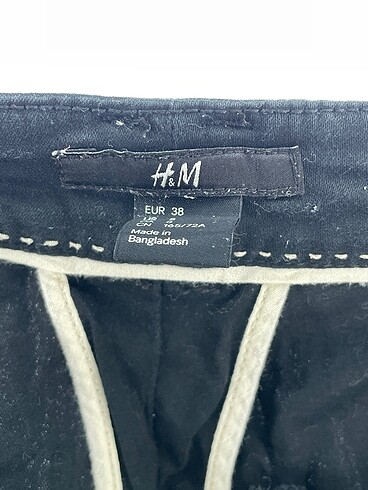 38 Beden siyah Renk H&M Düz Kesim %70 İndirimli.