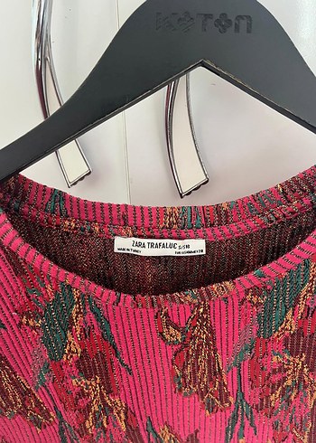 s Beden Pilise Detaylı Kısa Pembe Crop Top
