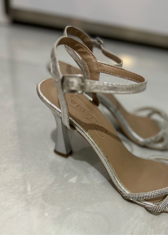 GÜMÜŞ AYAKKABI - Görsel 2