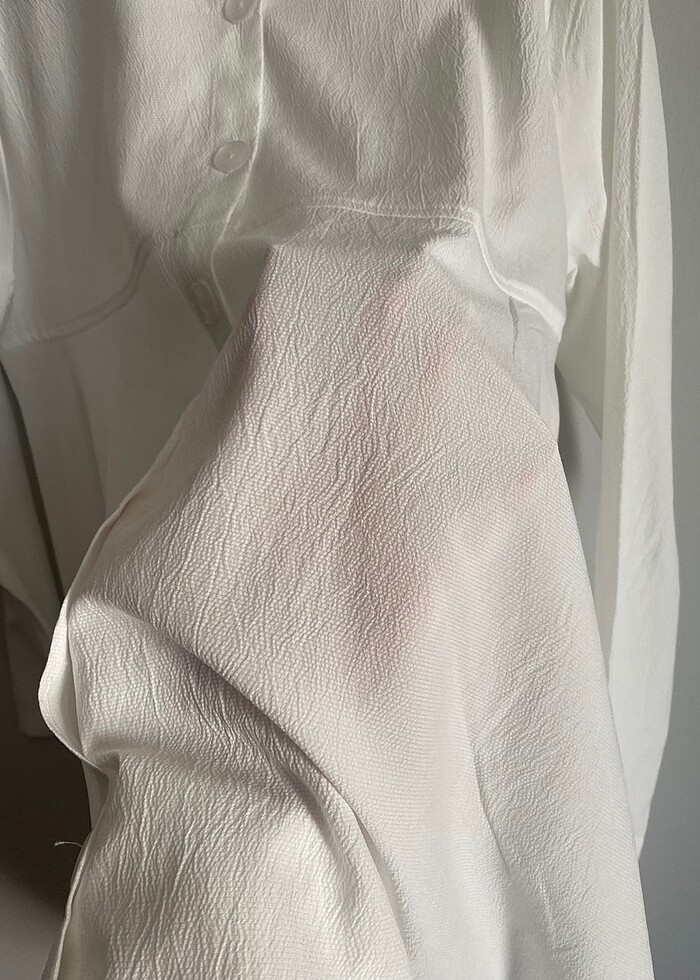 beyaz düğmeli gömlek - Görsel 3