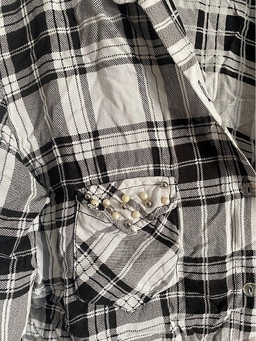 kareli inci detaylı gömlek - Görsel 2