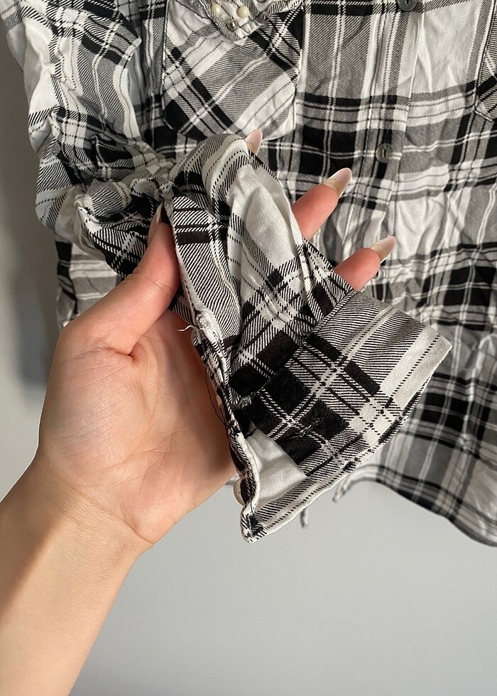 kareli inci detaylı gömlek - Görsel 4