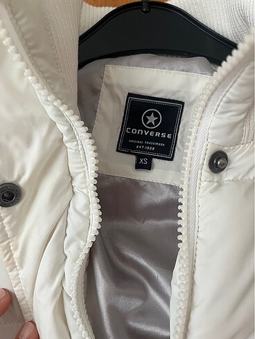Beyaz converse mont