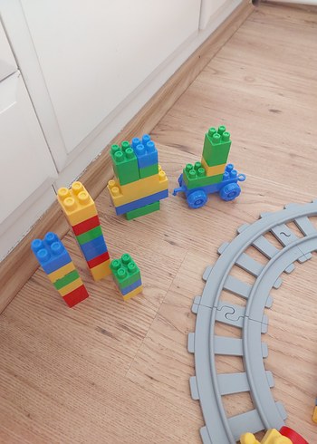 Beden Renkli Lego Tren Seti ve Parçaları