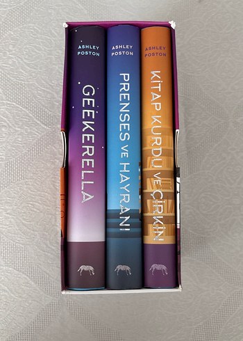Geekerella Ashley Poston 3'lü Kitap Seti