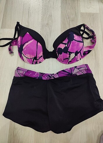 şortlu bikini takımı