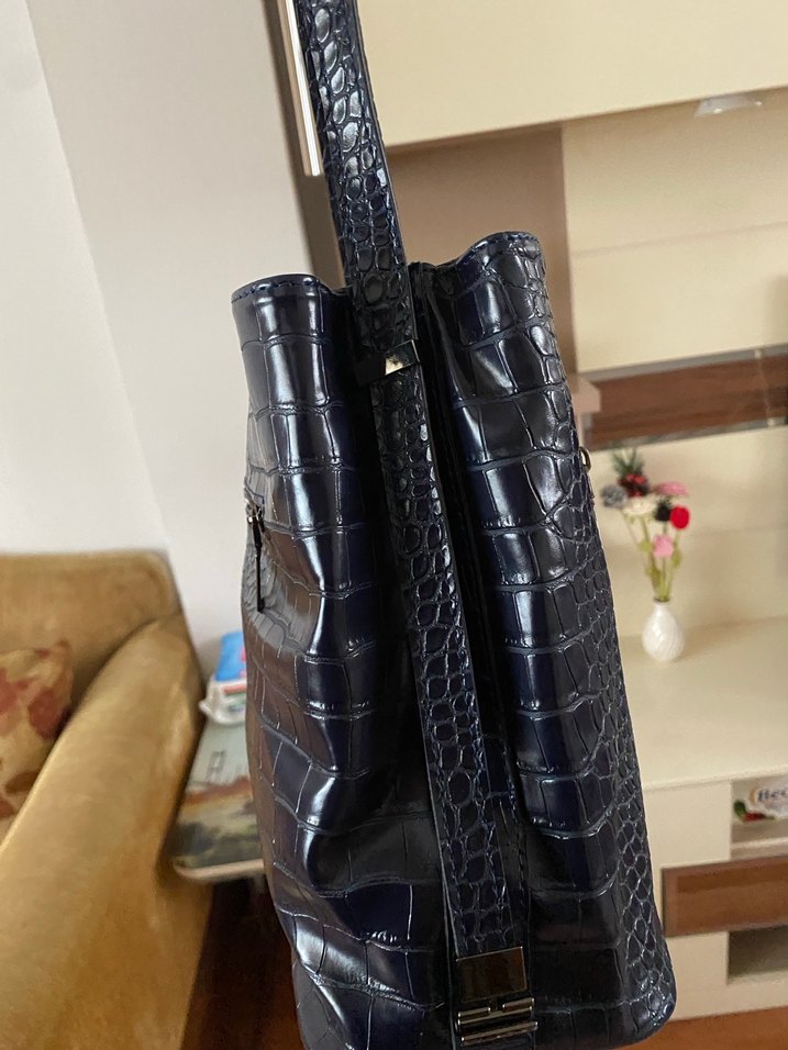 Koyu Mavi Deri Yılan Desenli Fermuarlı Çanta - Görsel 4