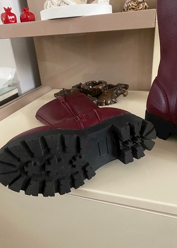 Bordo Deri Kemerli Kız Çizmesi - Görsel 7