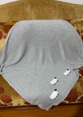 Gri Nakışlı Çocuk Örgü Battaniye