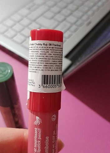 Beden pembe Renk Yves rocher ruj