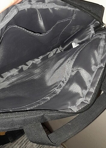  Beden siyah Renk Case logic laptop cantasi