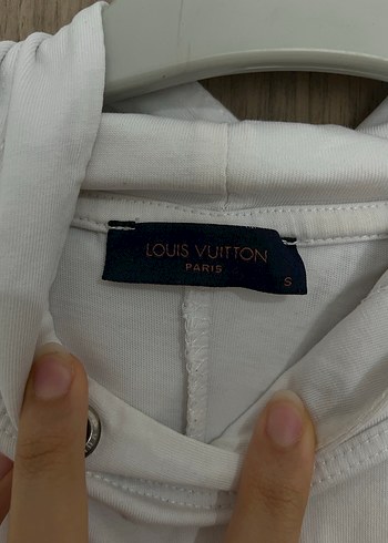 Beyaz Kapüşonlu Düğmeli kadın Tişört - Görsel 4